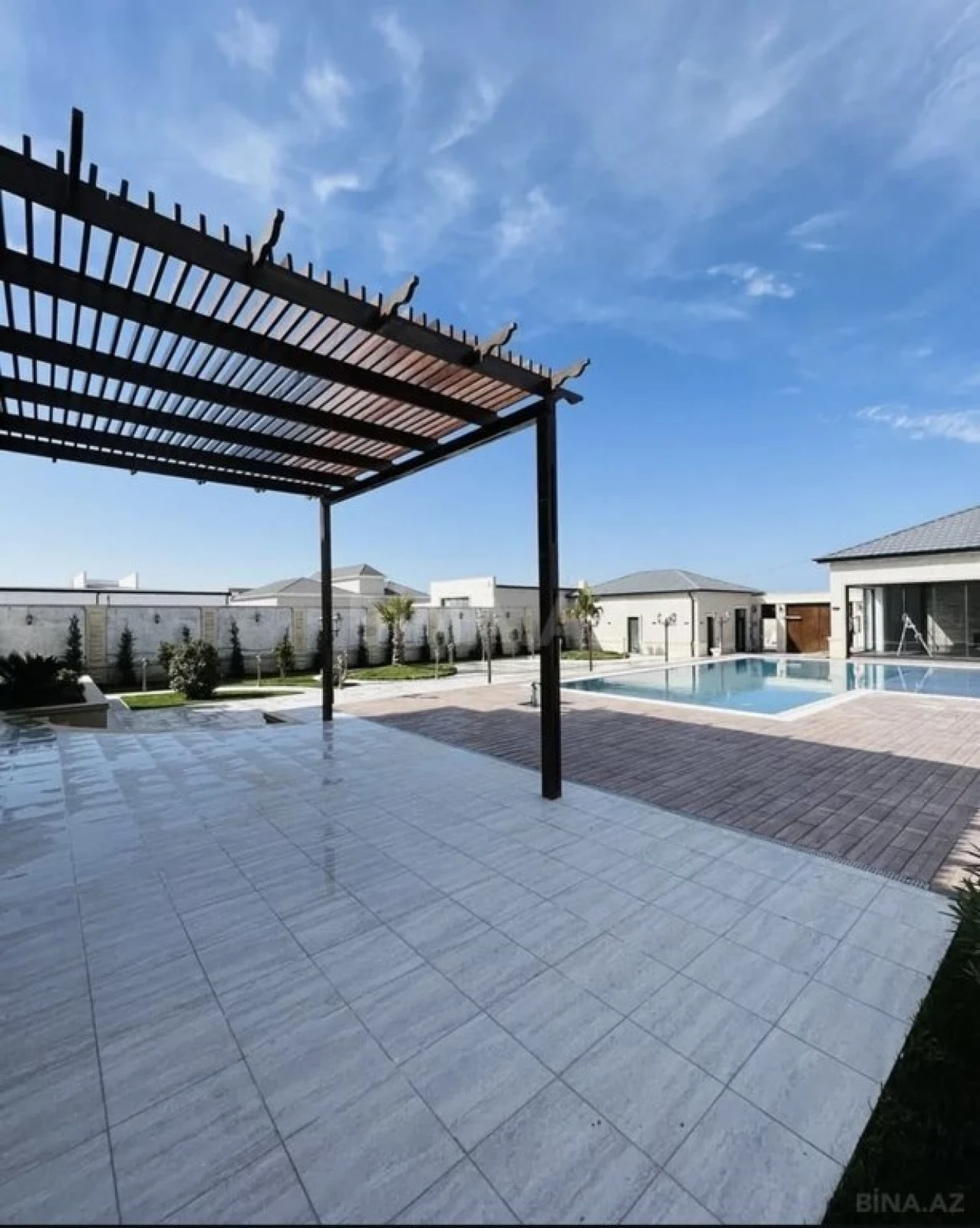 Kirayə verilir 4 otaqlı həyət evi 390 m²