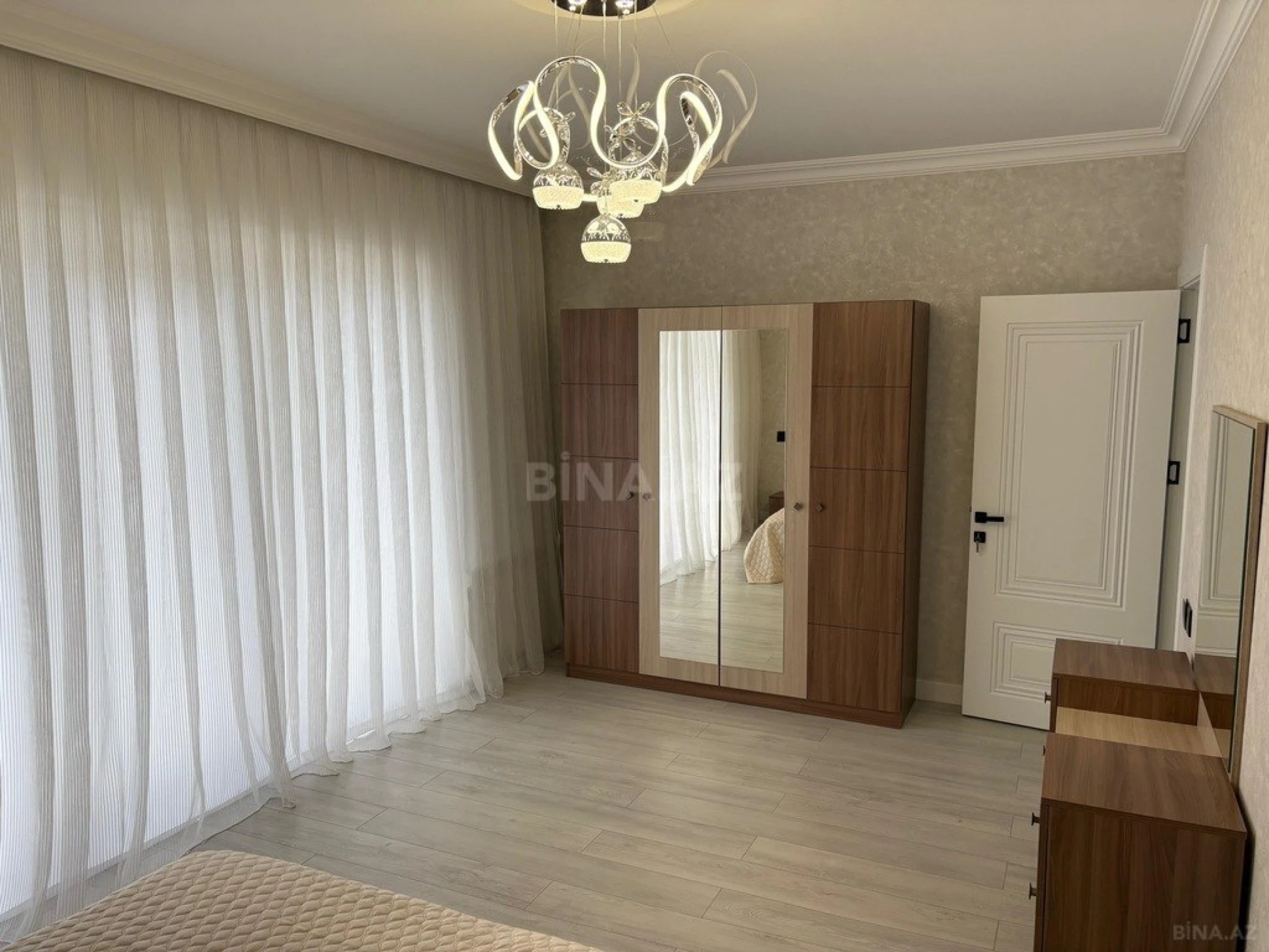 Kirayə verilir 4 otaqlı həyət evi 390 m²