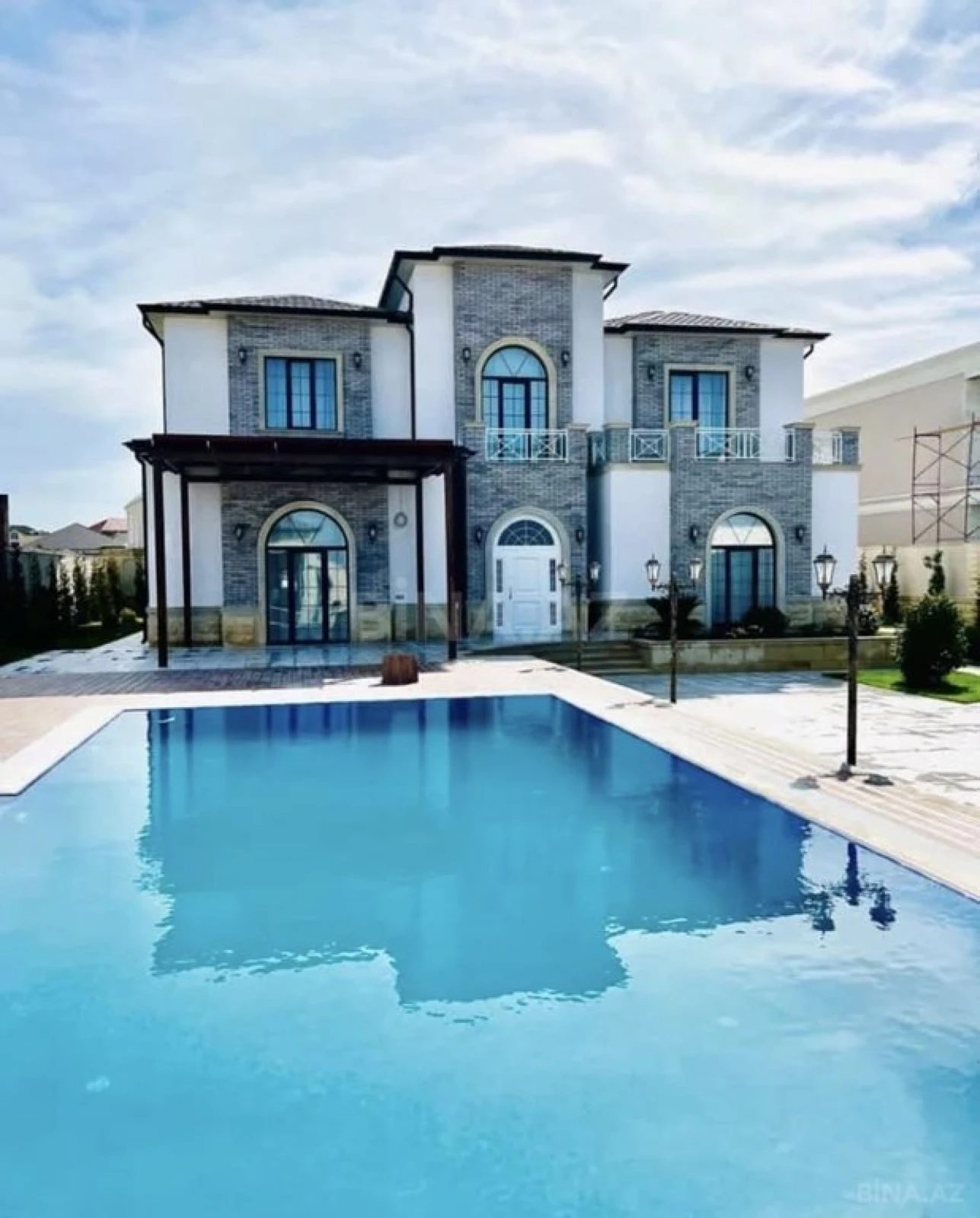 Kirayə verilir 4 otaqlı həyət evi 390 m²