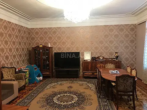 Satılır 7 otaqlı həyət evi 200 m²