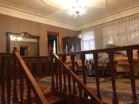 Satılır 7 otaqlı həyət evi 200 m²