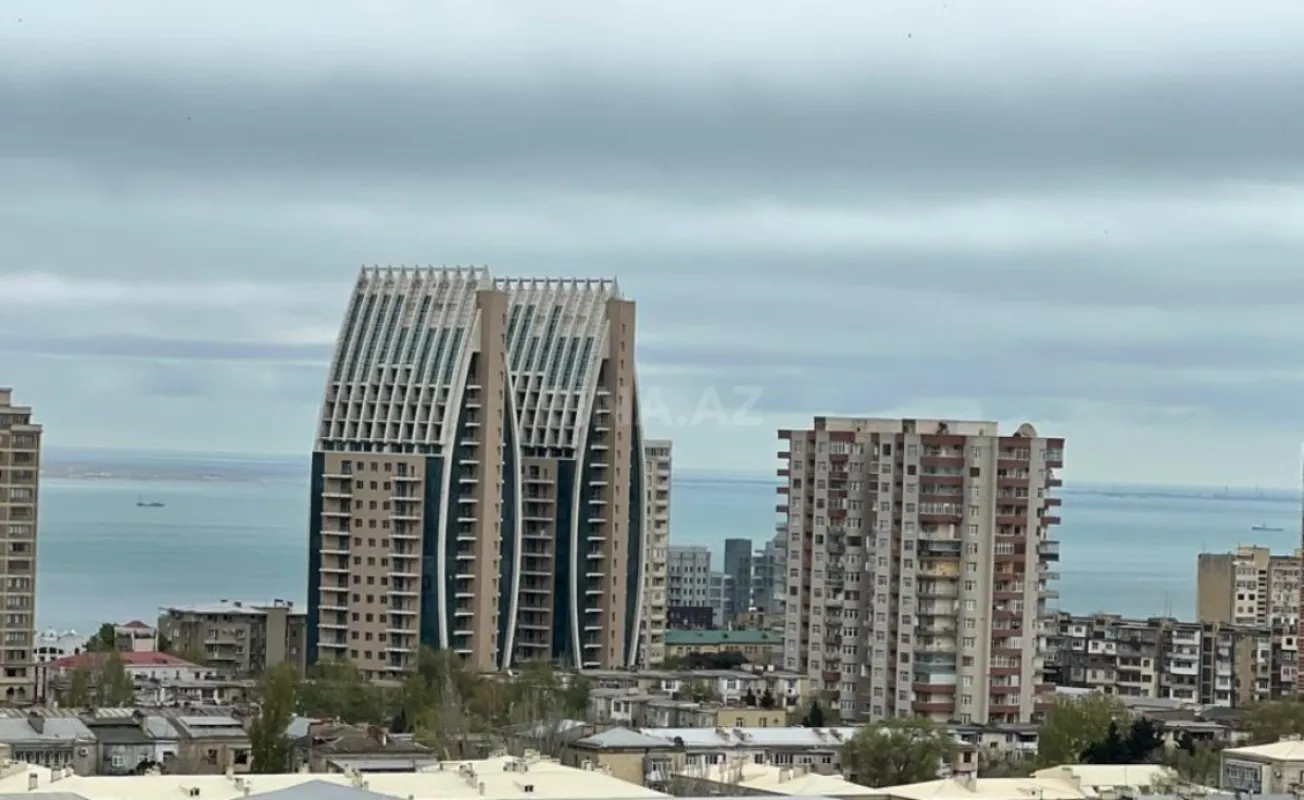 Satılır 4 otaqlı mənzil 238 m²