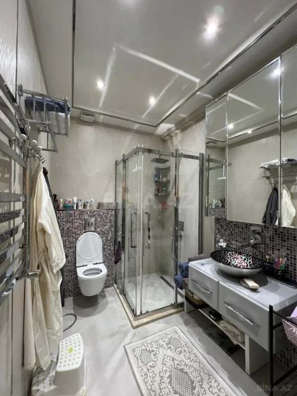 Satılır 4 otaqlı mənzil 238 m²