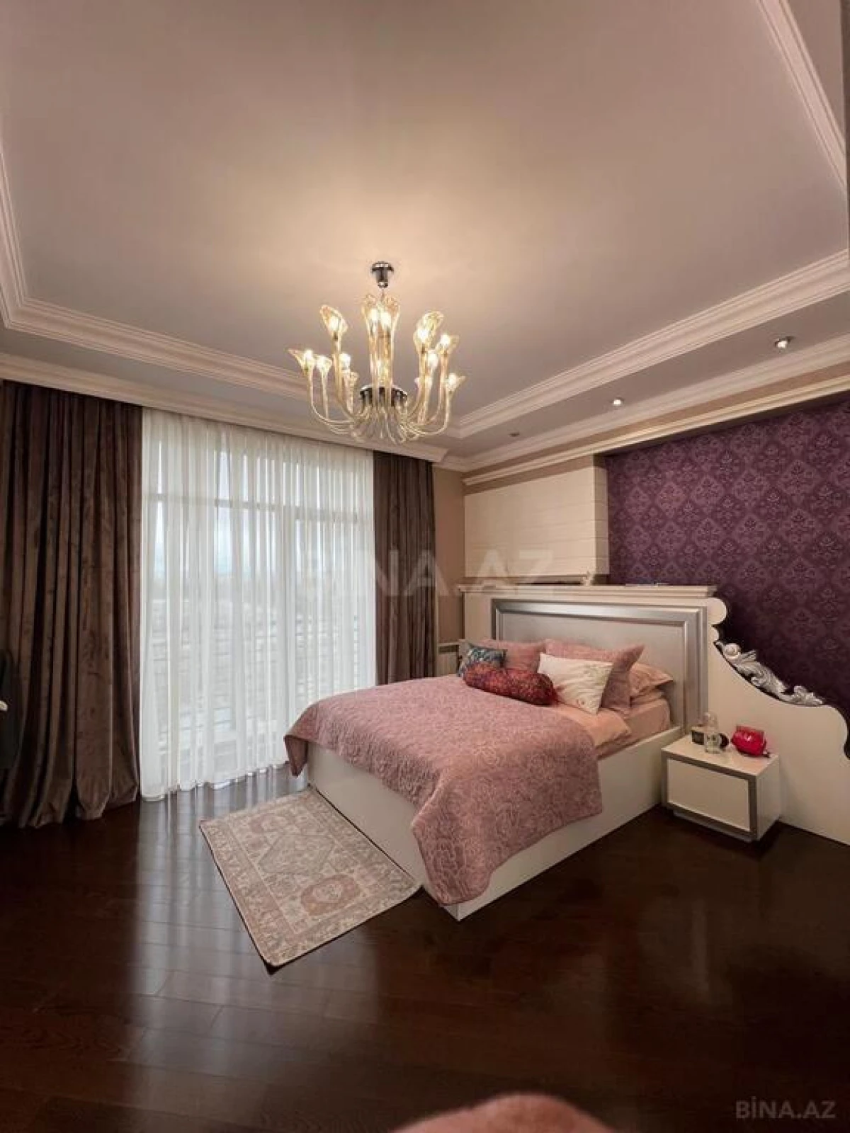 Satılır 4 otaqlı mənzil 238 m²