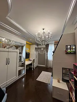 Satılır 4 otaqlı mənzil 238 m²