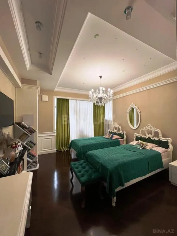 Satılır 4 otaqlı mənzil 238 m²