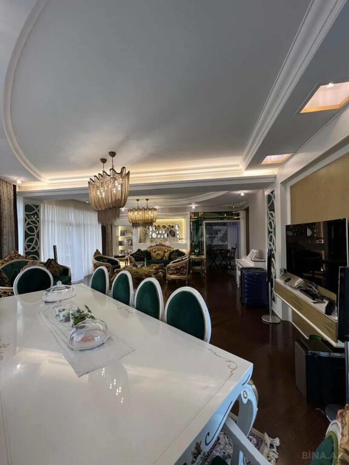 Satılır 4 otaqlı mənzil 238 m²