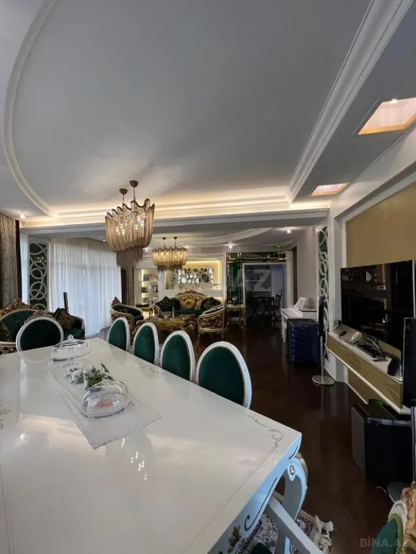Satılır 4 otaqlı mənzil 238 m²