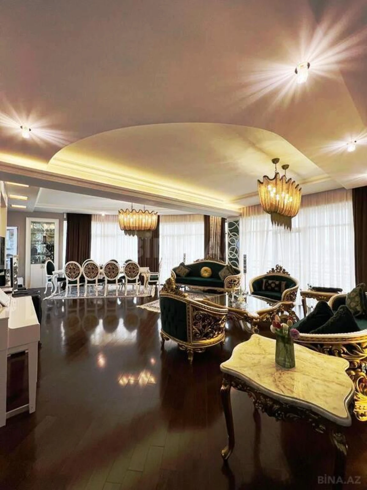 Satılır 4 otaqlı mənzil 238 m²