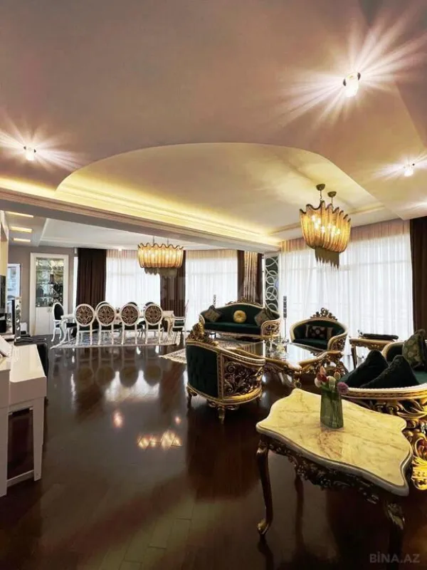 Satılır 4 otaqlı mənzil 238 m²