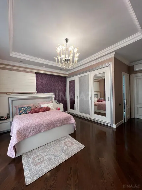 Satılır 4 otaqlı mənzil 238 m²