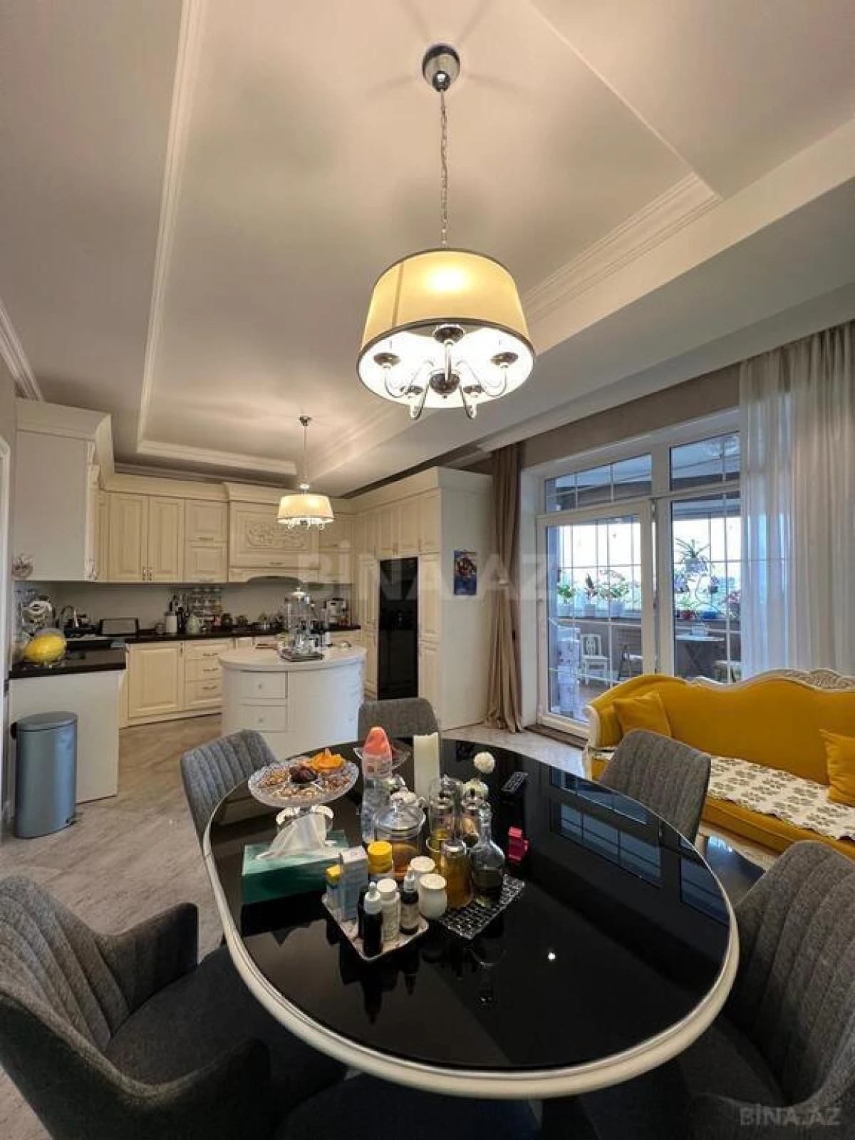 Satılır 4 otaqlı mənzil 238 m²