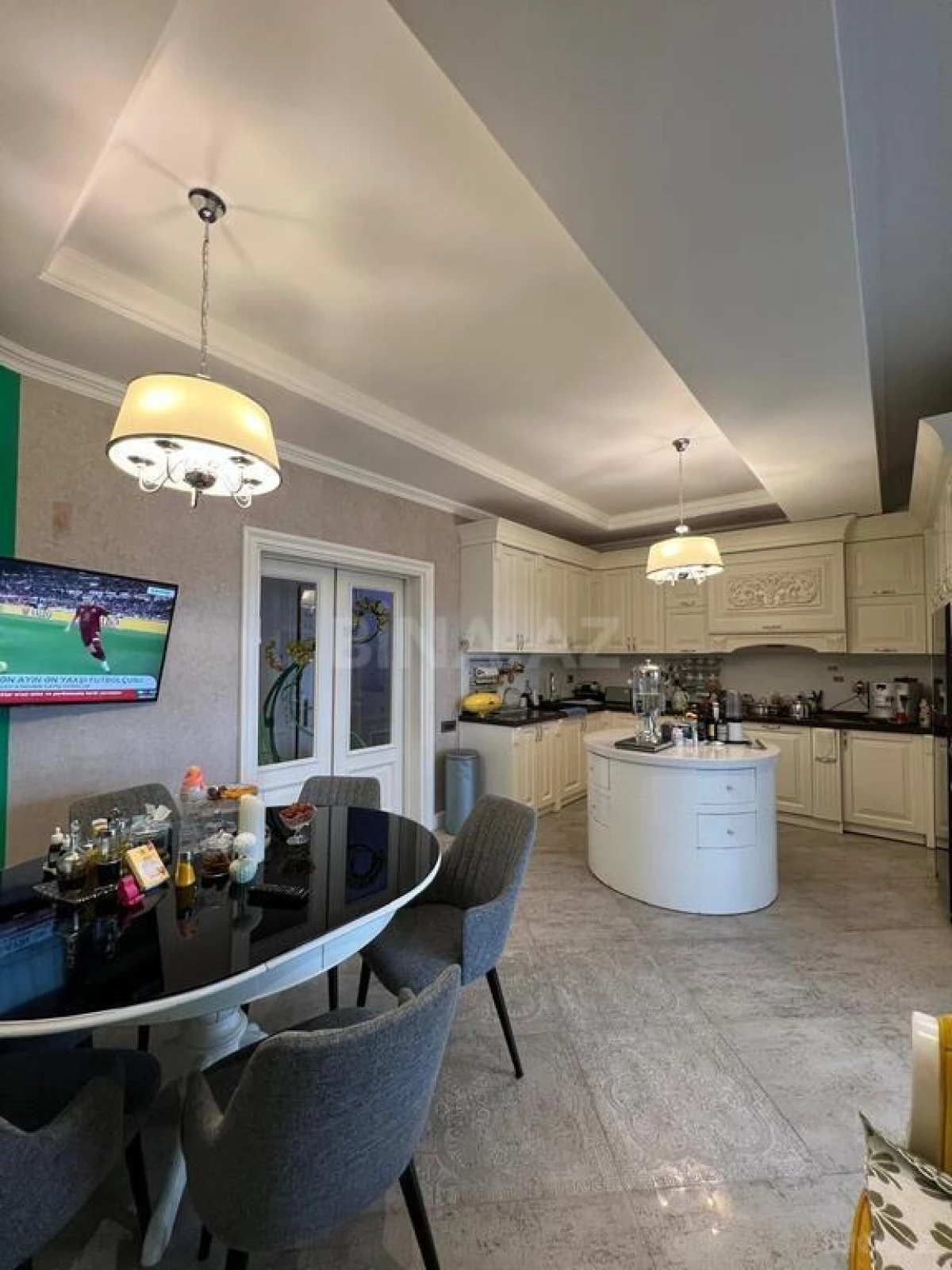 Satılır 4 otaqlı mənzil 238 m²