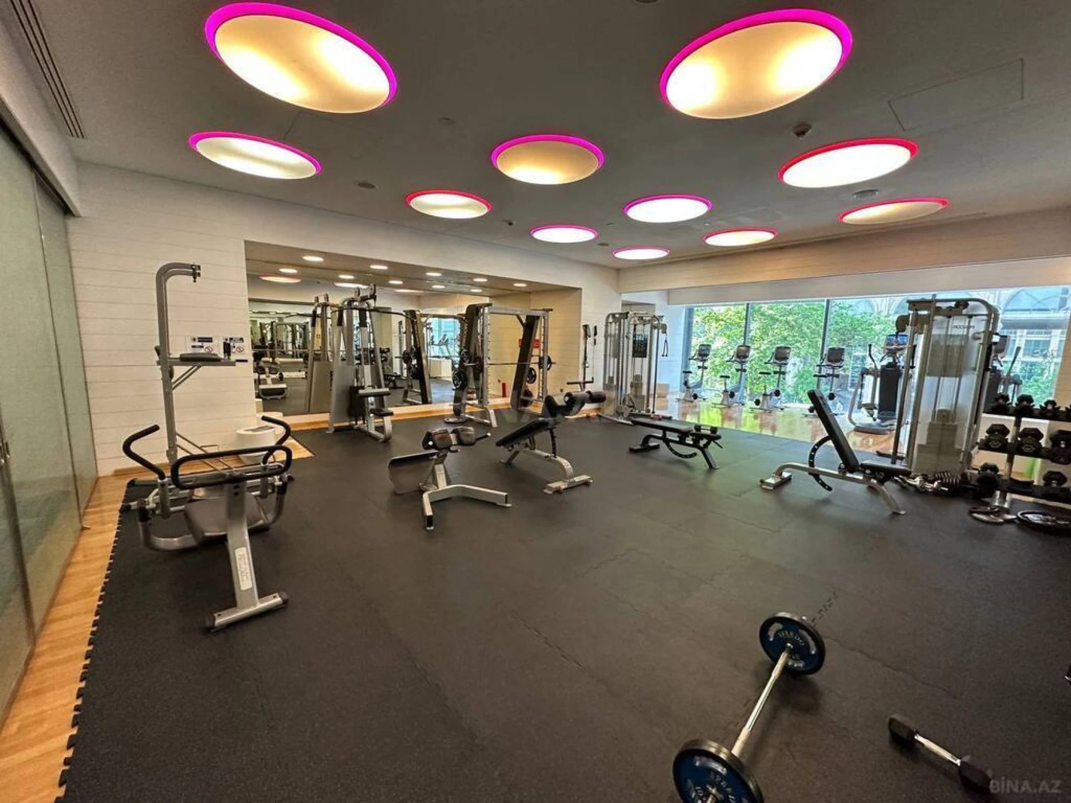 Kirayə verilir 2 otaqlı mənzil 85 m²