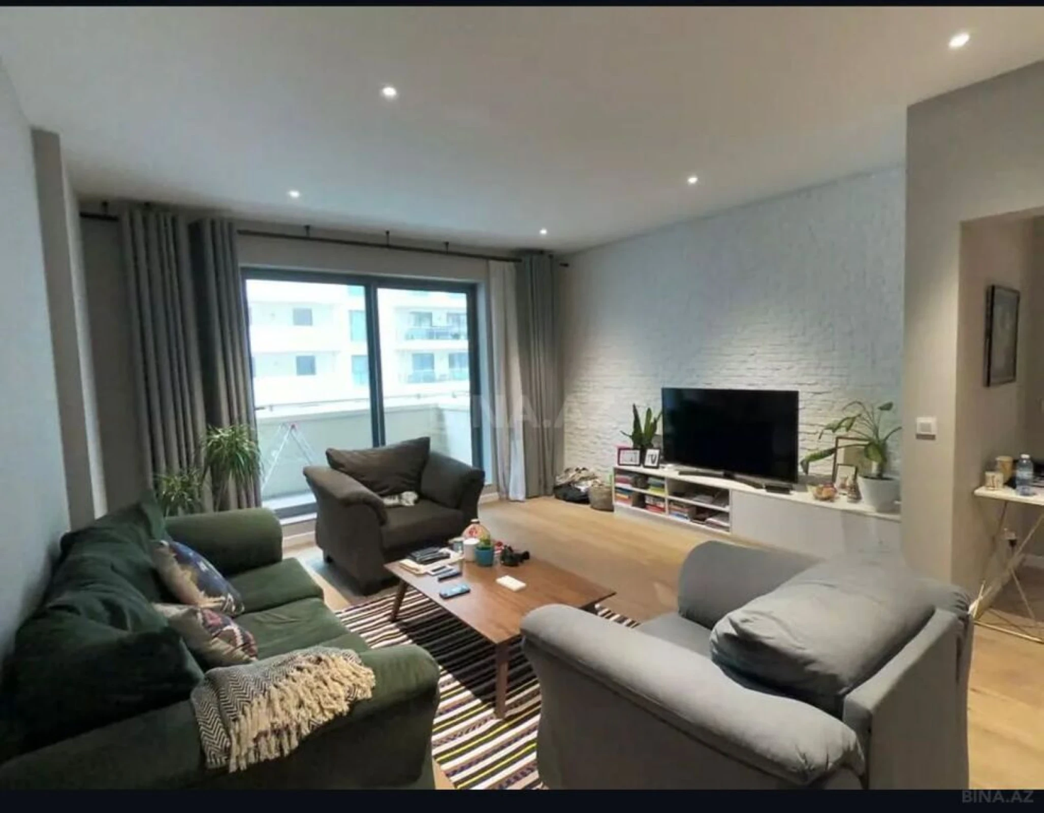Kirayə verilir 2 otaqlı mənzil 85 m²