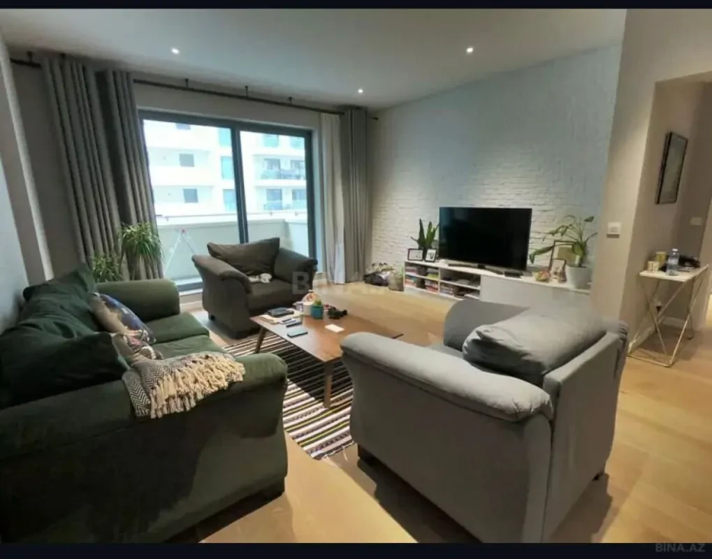 Kirayə verilir 2 otaqlı mənzil 85 m²
