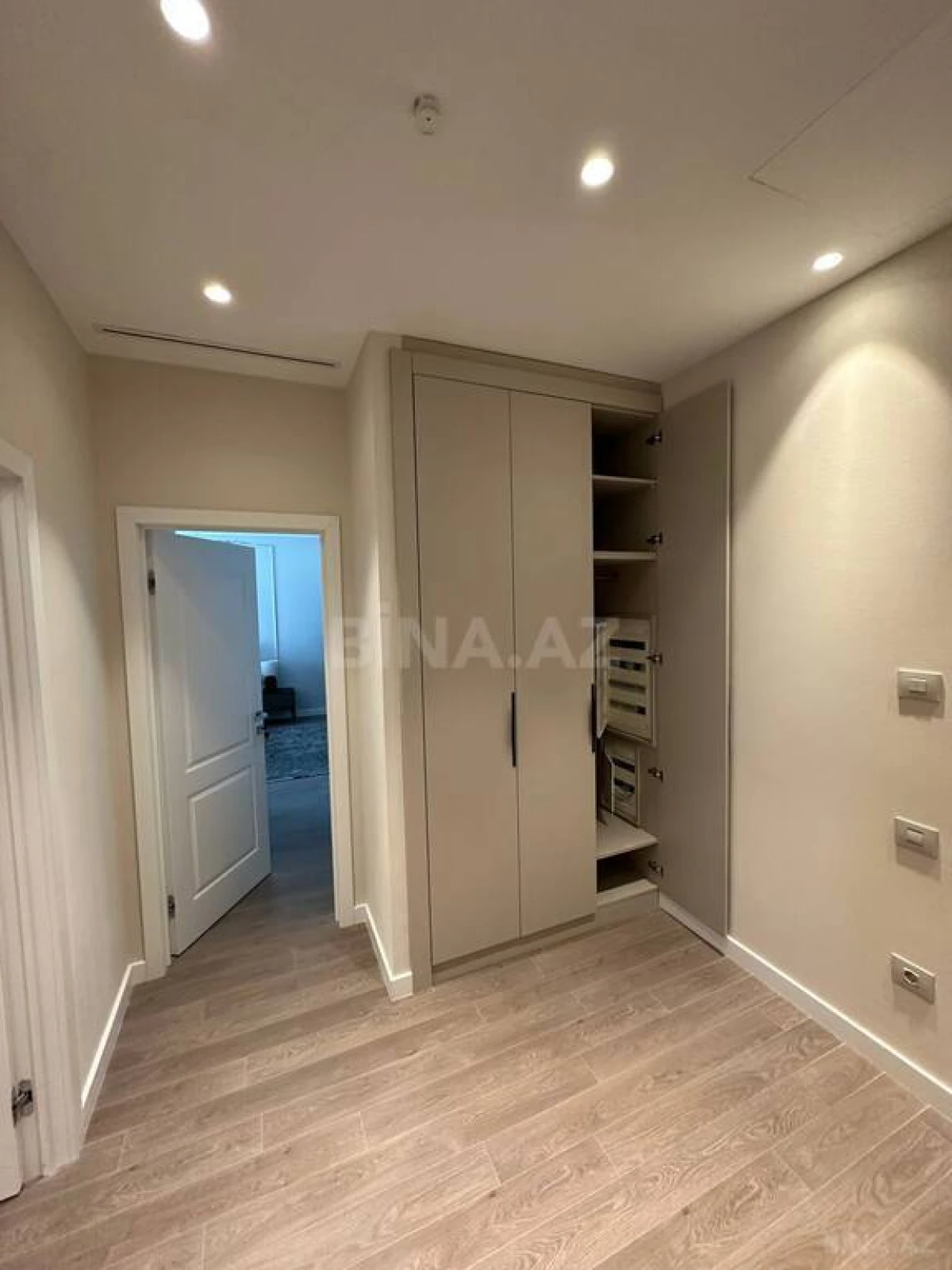 Kirayə verilir 2 otaqlı mənzil 92 m²