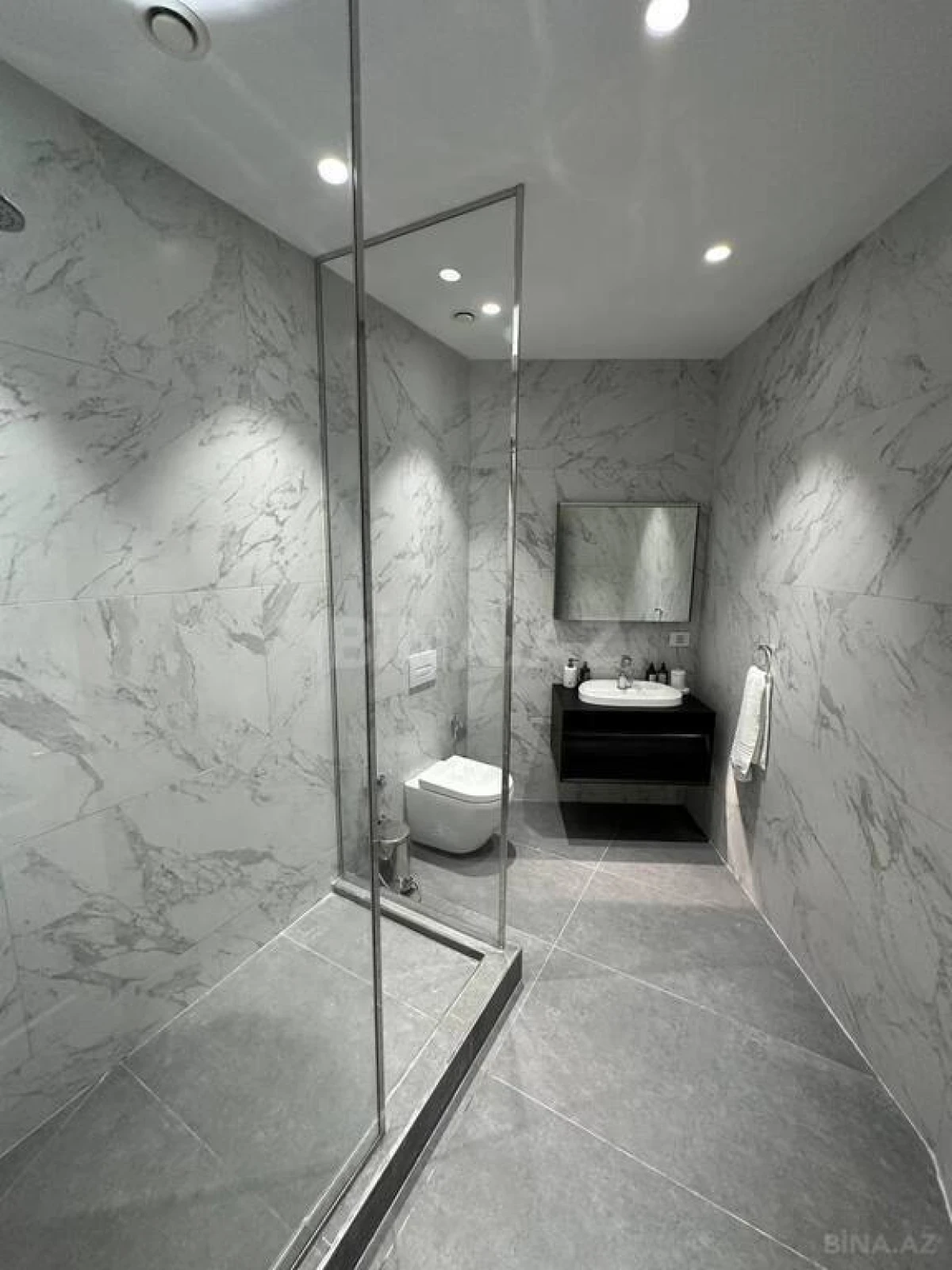 Kirayə verilir 2 otaqlı mənzil 92 m²