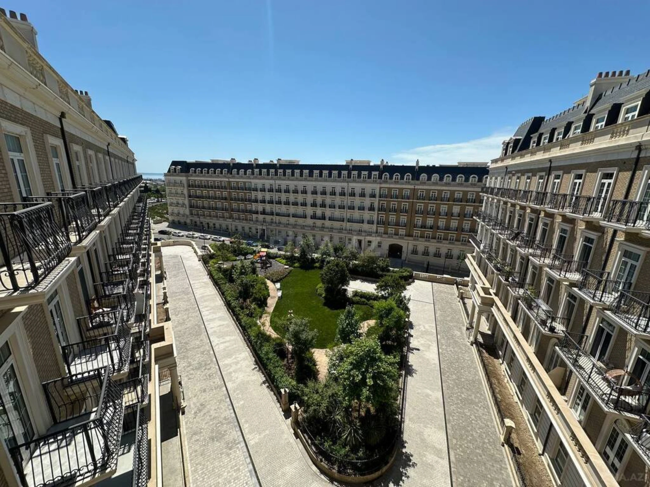 Kirayə verilir 2 otaqlı mənzil 92 m²