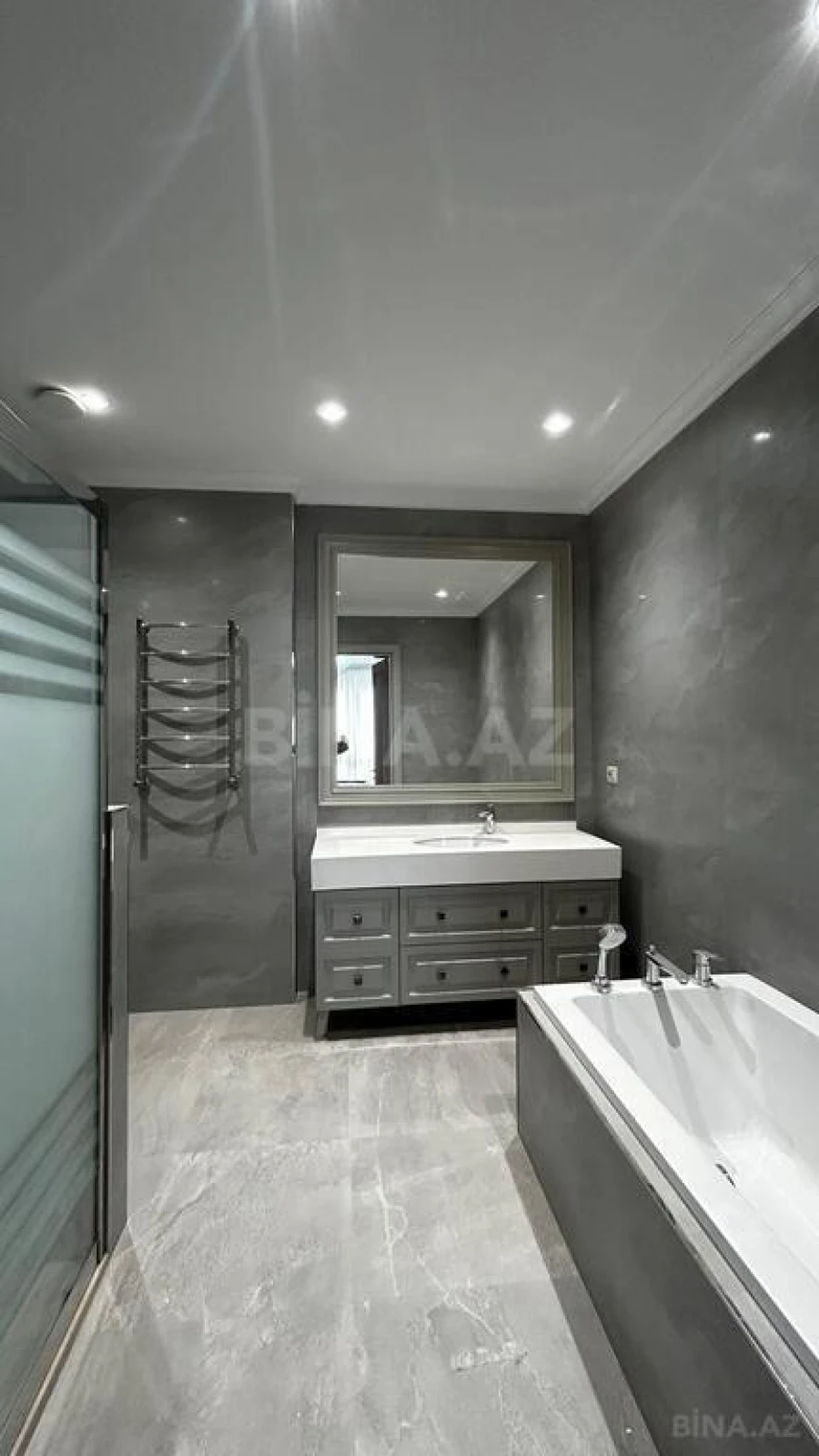 Kirayə verilir 4 otaqlı mənzil 200 m²