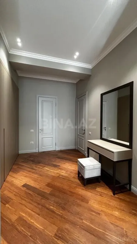 Kirayə verilir 4 otaqlı mənzil 200 m²
