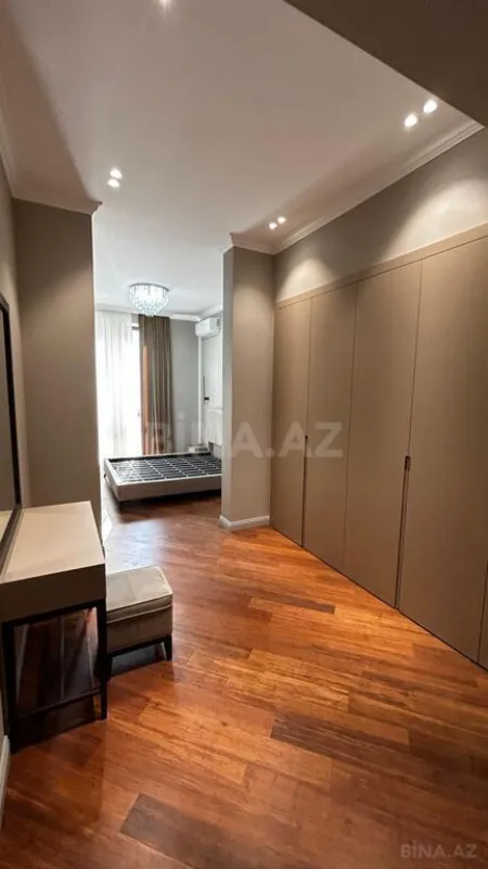 Kirayə verilir 4 otaqlı mənzil 200 m²