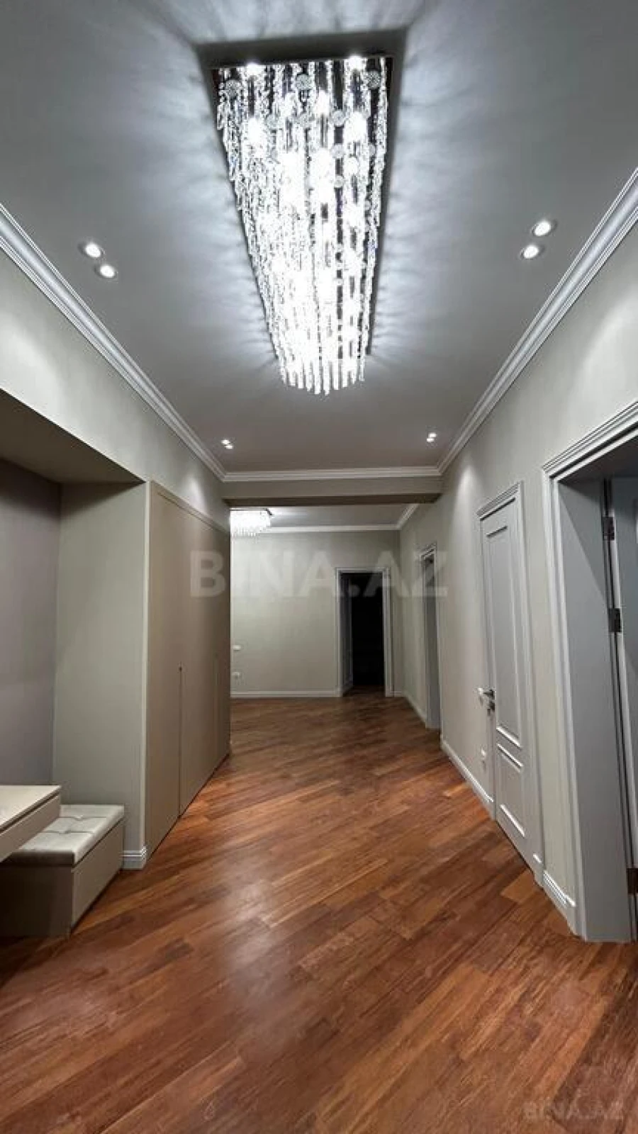 Kirayə verilir 4 otaqlı mənzil 200 m²