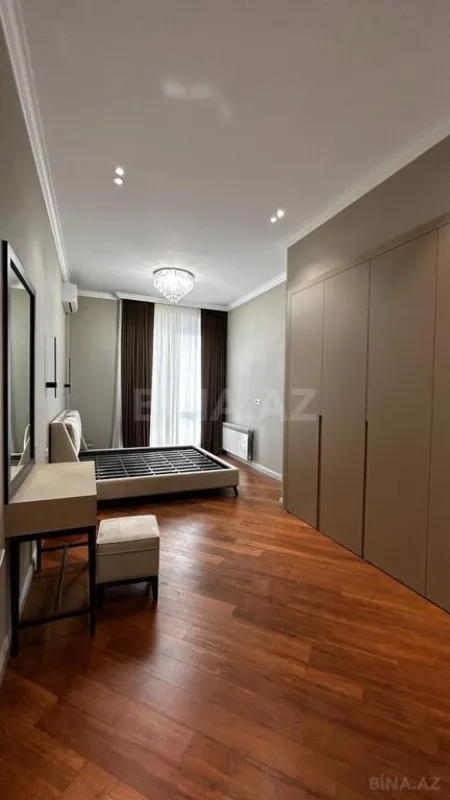 Kirayə verilir 4 otaqlı mənzil 200 m²