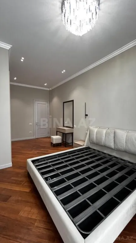 Kirayə verilir 4 otaqlı mənzil 200 m²