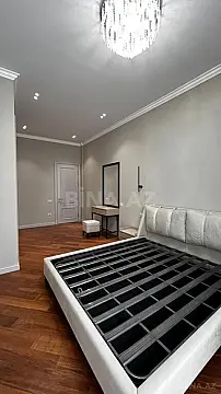 Kirayə verilir 4 otaqlı mənzil 200 m²