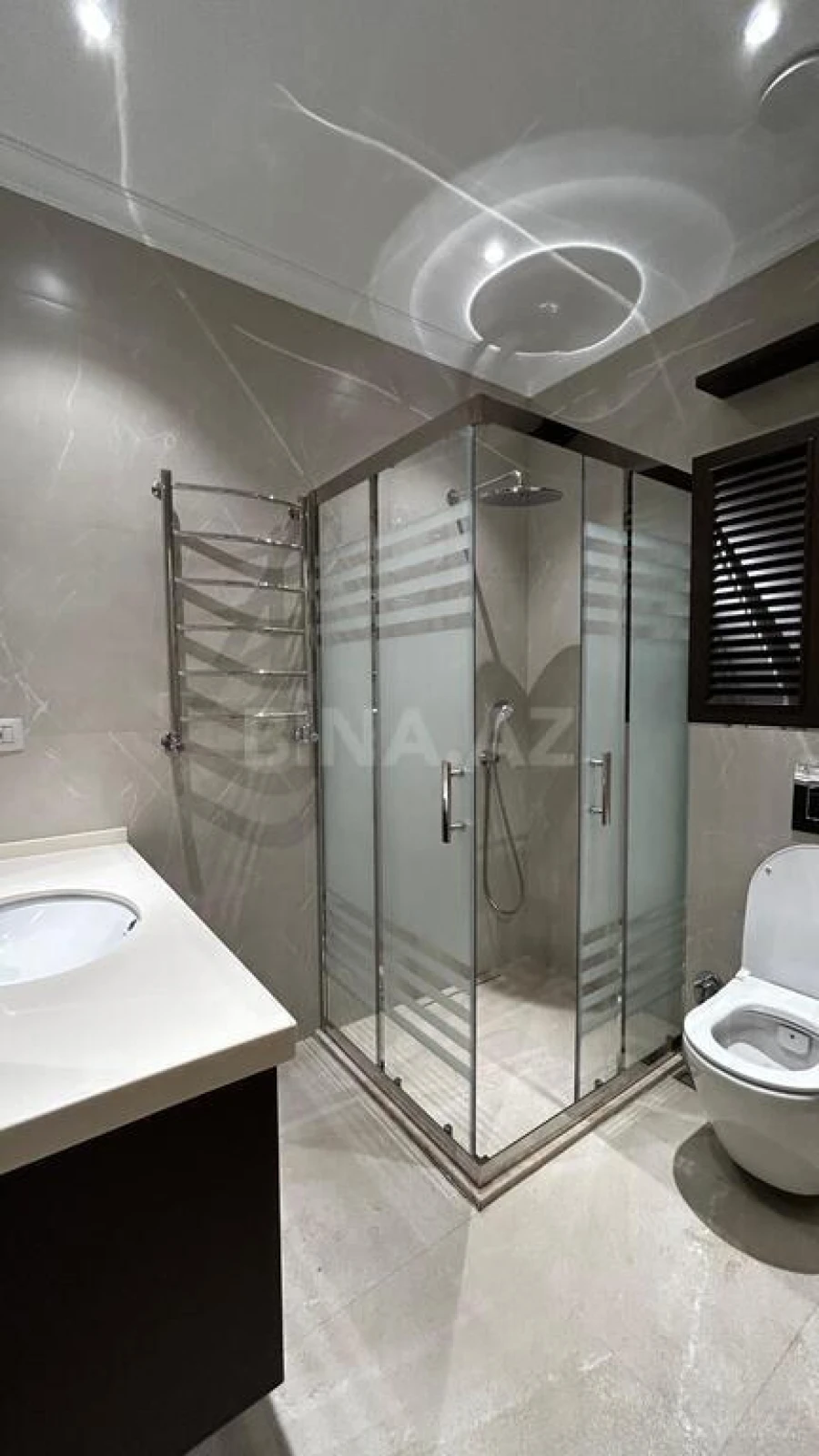 Kirayə verilir 4 otaqlı mənzil 200 m²