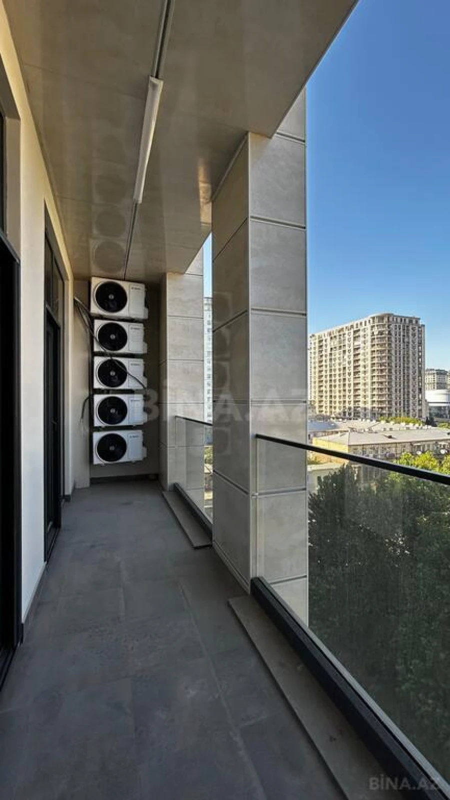 Kirayə verilir 4 otaqlı mənzil 200 m²