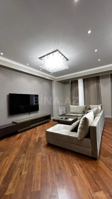 Kirayə verilir 4 otaqlı mənzil 200 m²