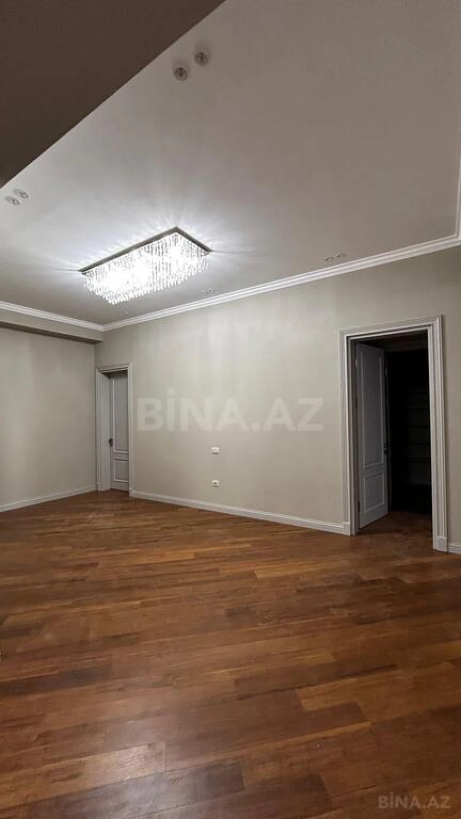 Kirayə verilir 4 otaqlı mənzil 200 m²