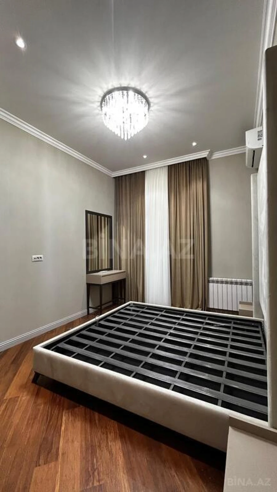 Kirayə verilir 4 otaqlı mənzil 200 m²