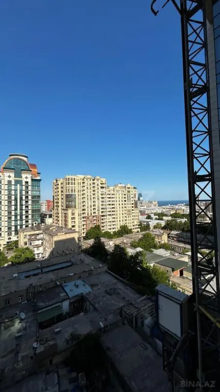 Kirayə verilir 4 otaqlı mənzil 200 m²