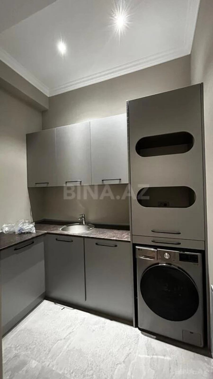 Kirayə verilir 4 otaqlı mənzil 200 m²