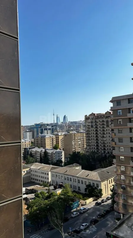 Kirayə verilir 4 otaqlı mənzil 200 m²