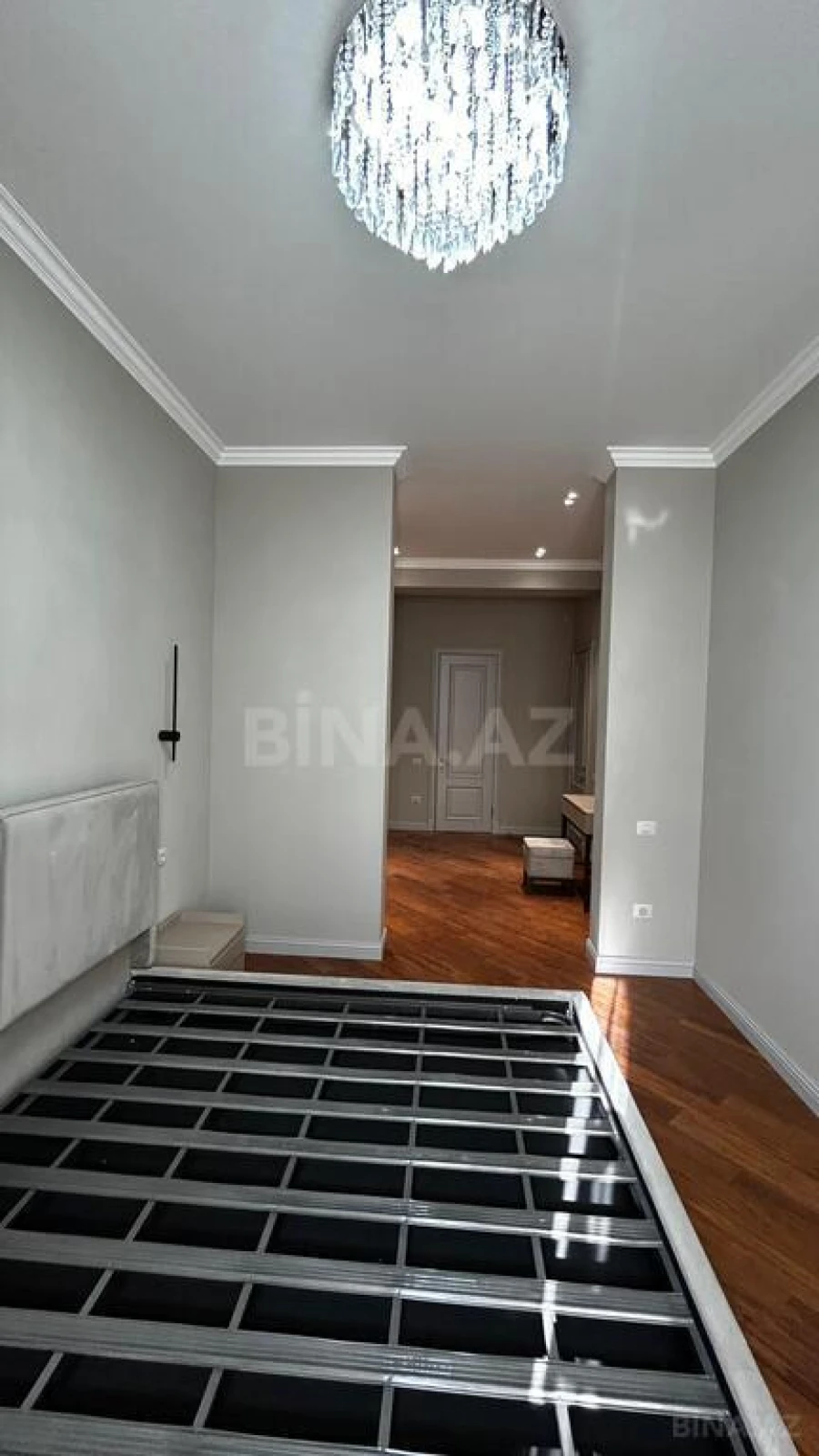Kirayə verilir 4 otaqlı mənzil 200 m²