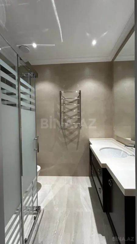 Kirayə verilir 4 otaqlı mənzil 200 m²