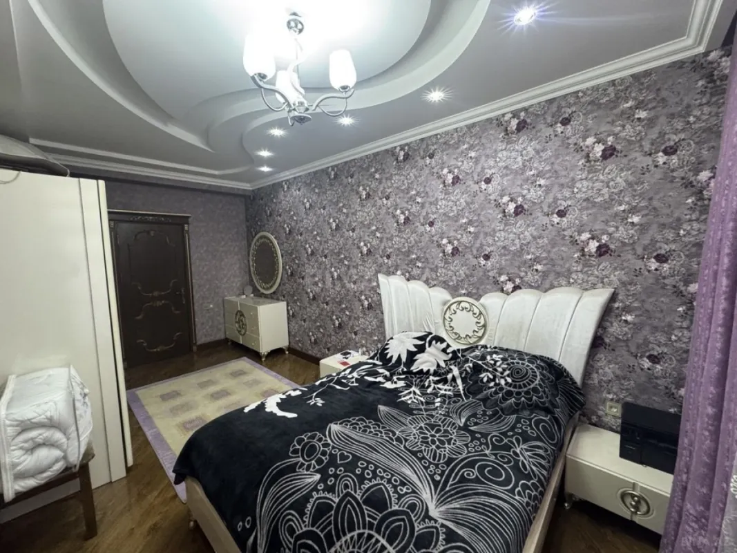 Satılır 4 otaqlı mənzil 226 m²