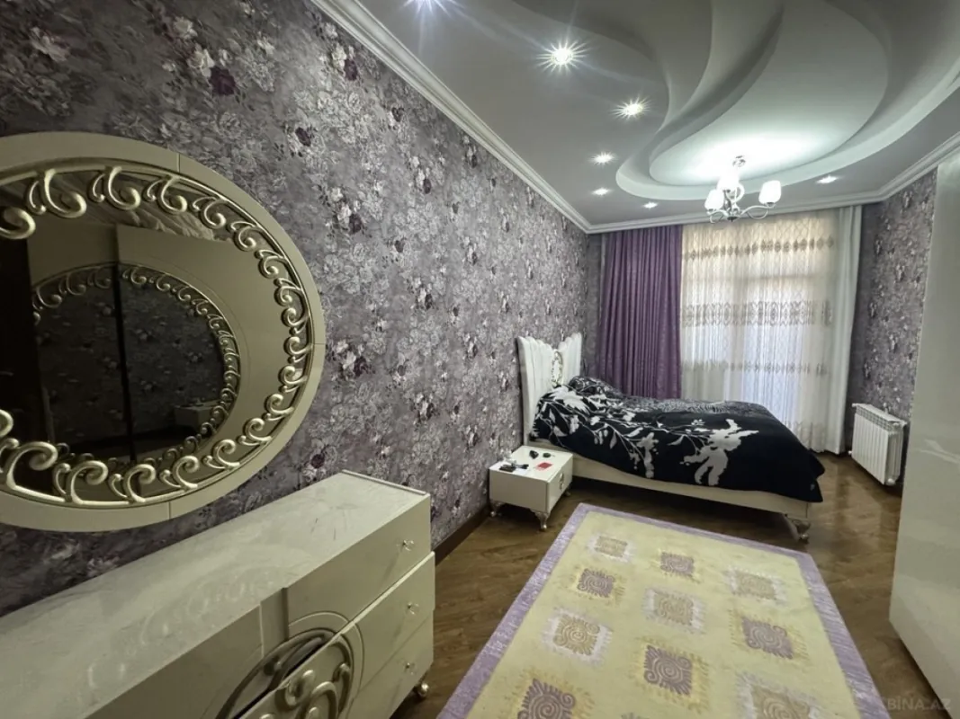 Satılır 4 otaqlı mənzil 226 m²