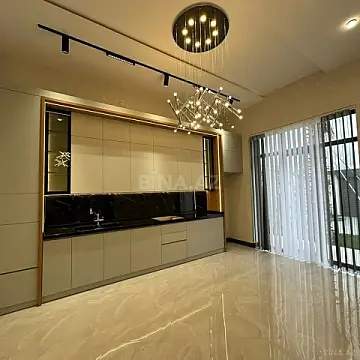 Kirayə verilir 4 otaqlı həyət evi 250 m²