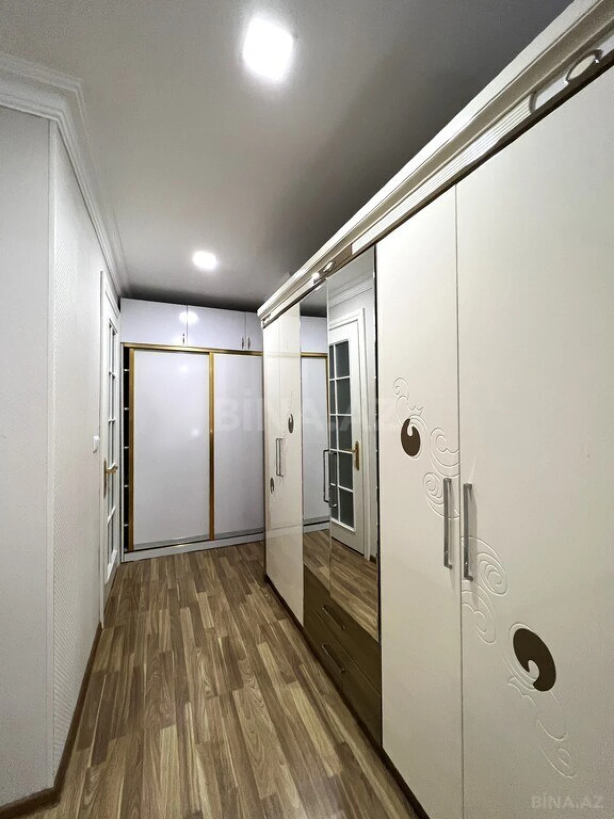 Kirayə verilir 3 otaqlı mənzil 165 m²