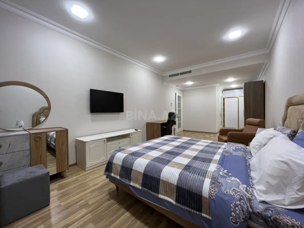 Kirayə verilir 3 otaqlı mənzil 165 m²