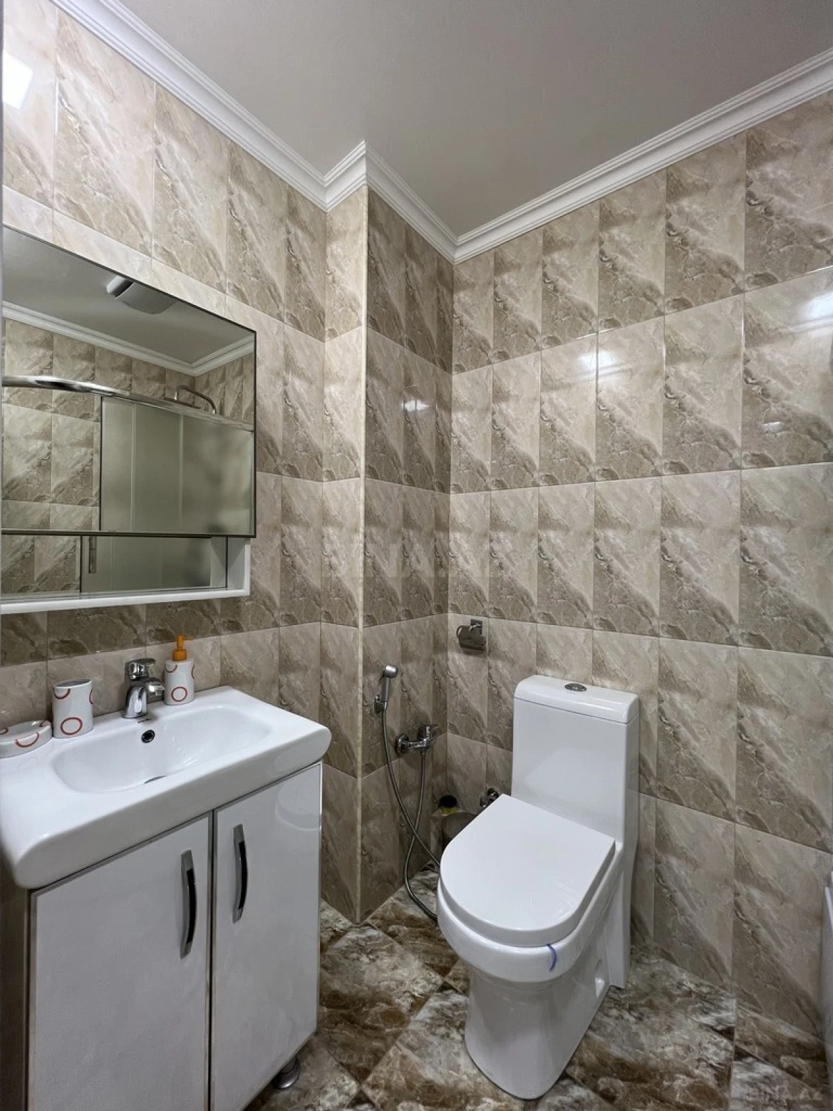 Kirayə verilir 3 otaqlı mənzil 165 m²