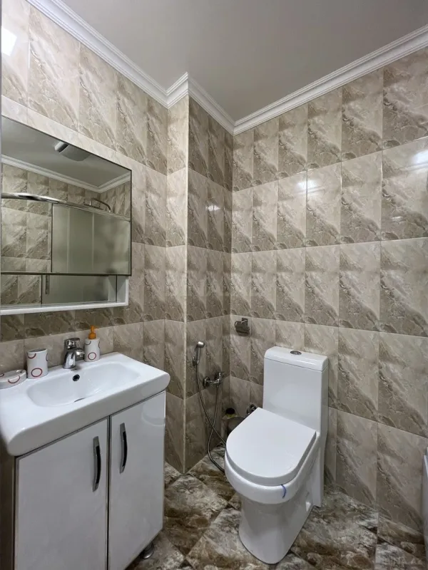 Kirayə verilir 3 otaqlı mənzil 165 m²
