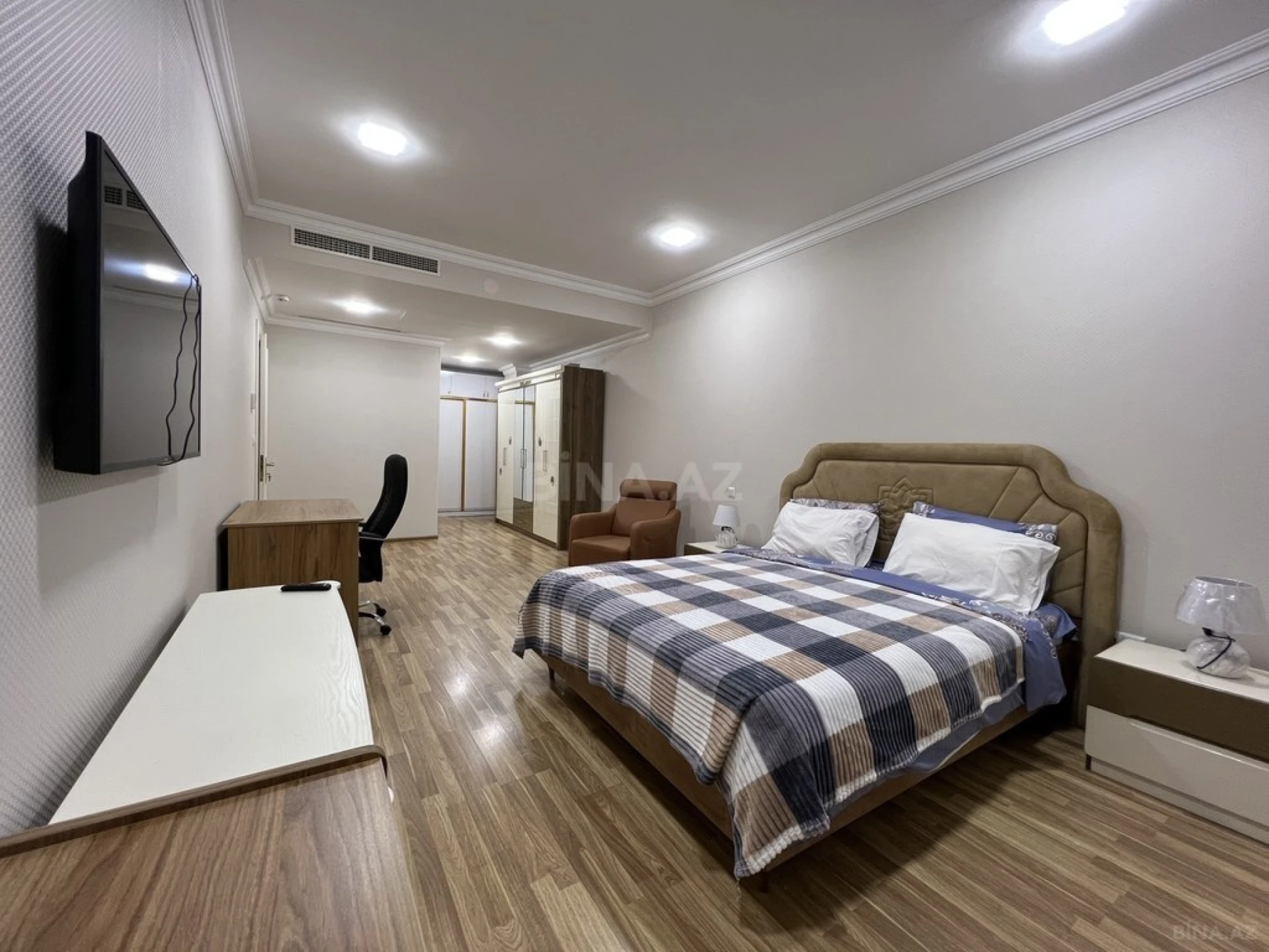 Kirayə verilir 3 otaqlı mənzil 165 m²