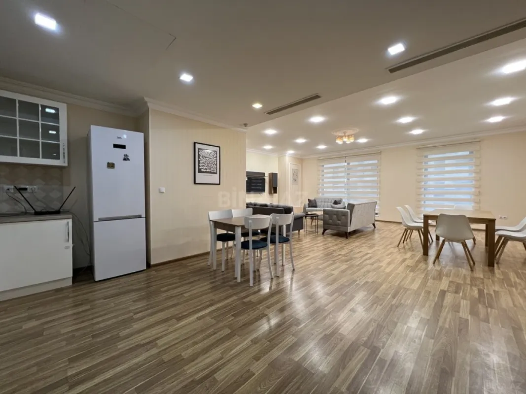 Kirayə verilir 3 otaqlı mənzil 165 m²