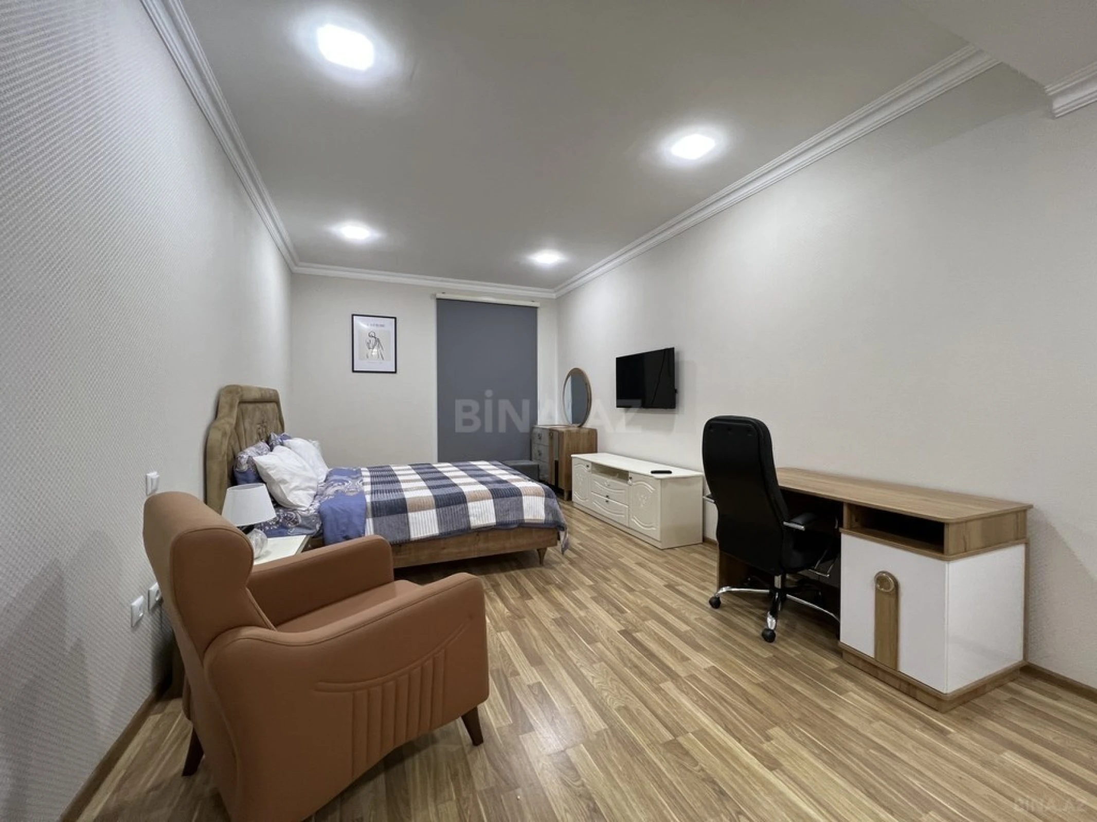 Kirayə verilir 3 otaqlı mənzil 165 m²